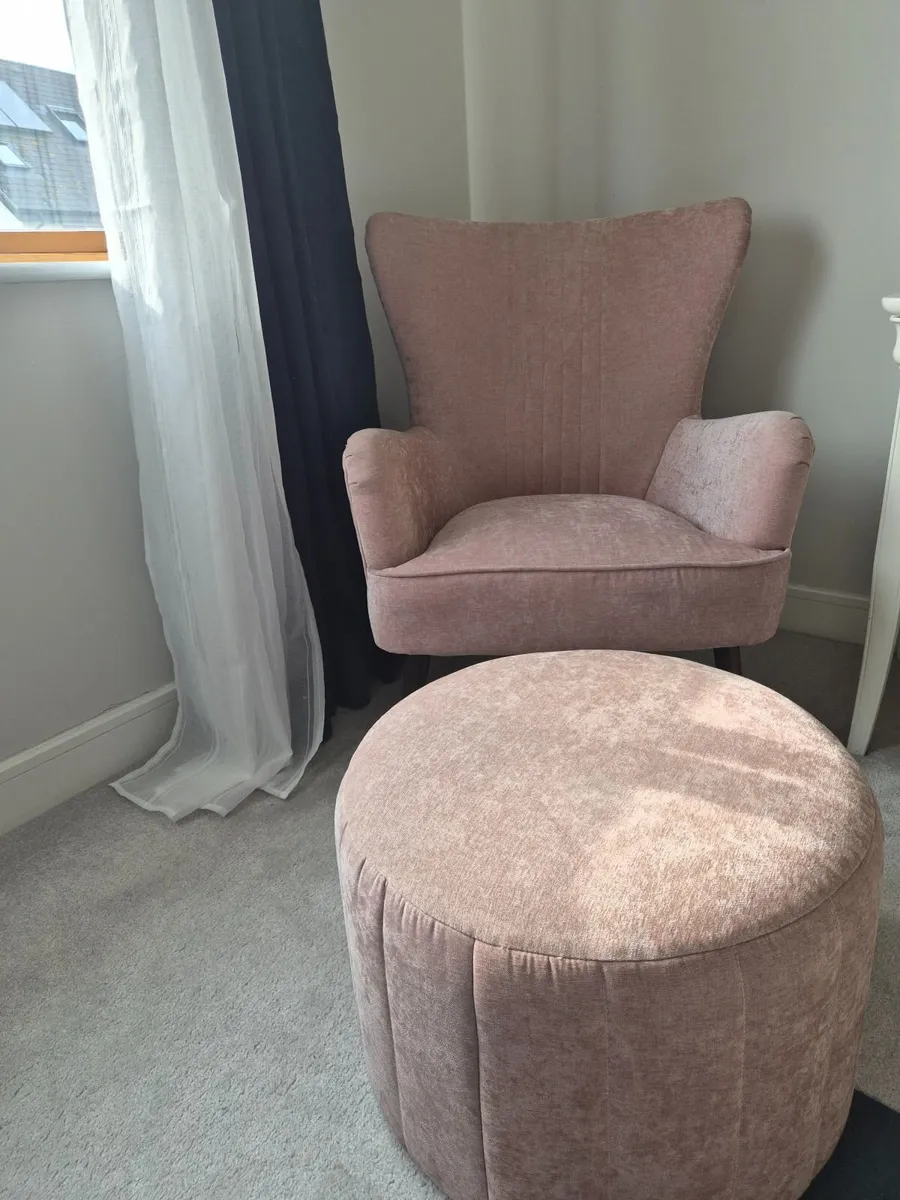 Accent chair and footstool - Image 3