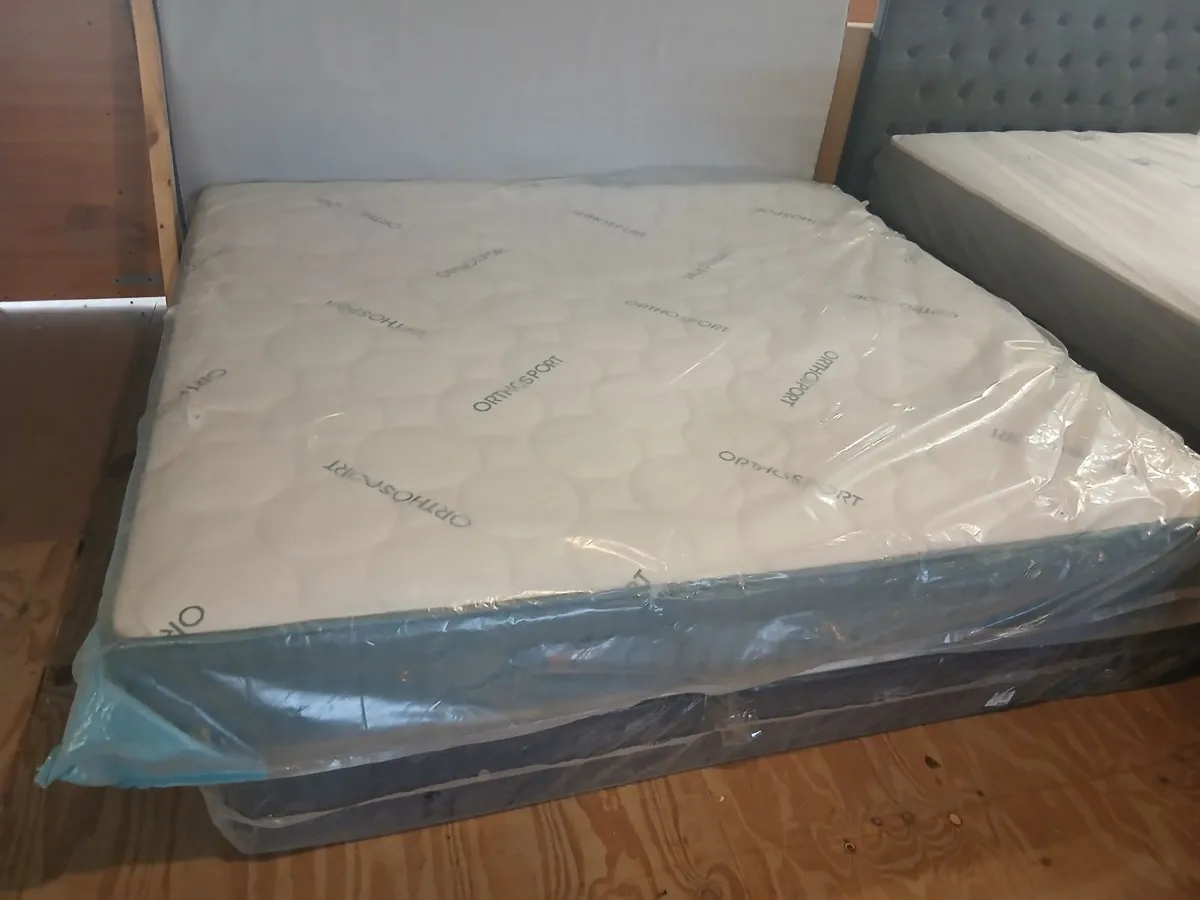 Bed & mattresses - Image 4