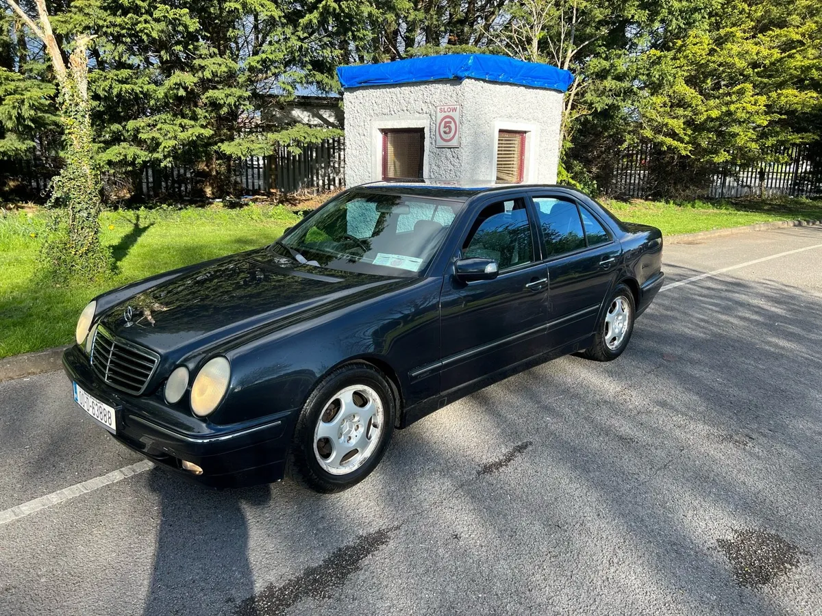 2000 Mercedes E240 petrol - Image 2