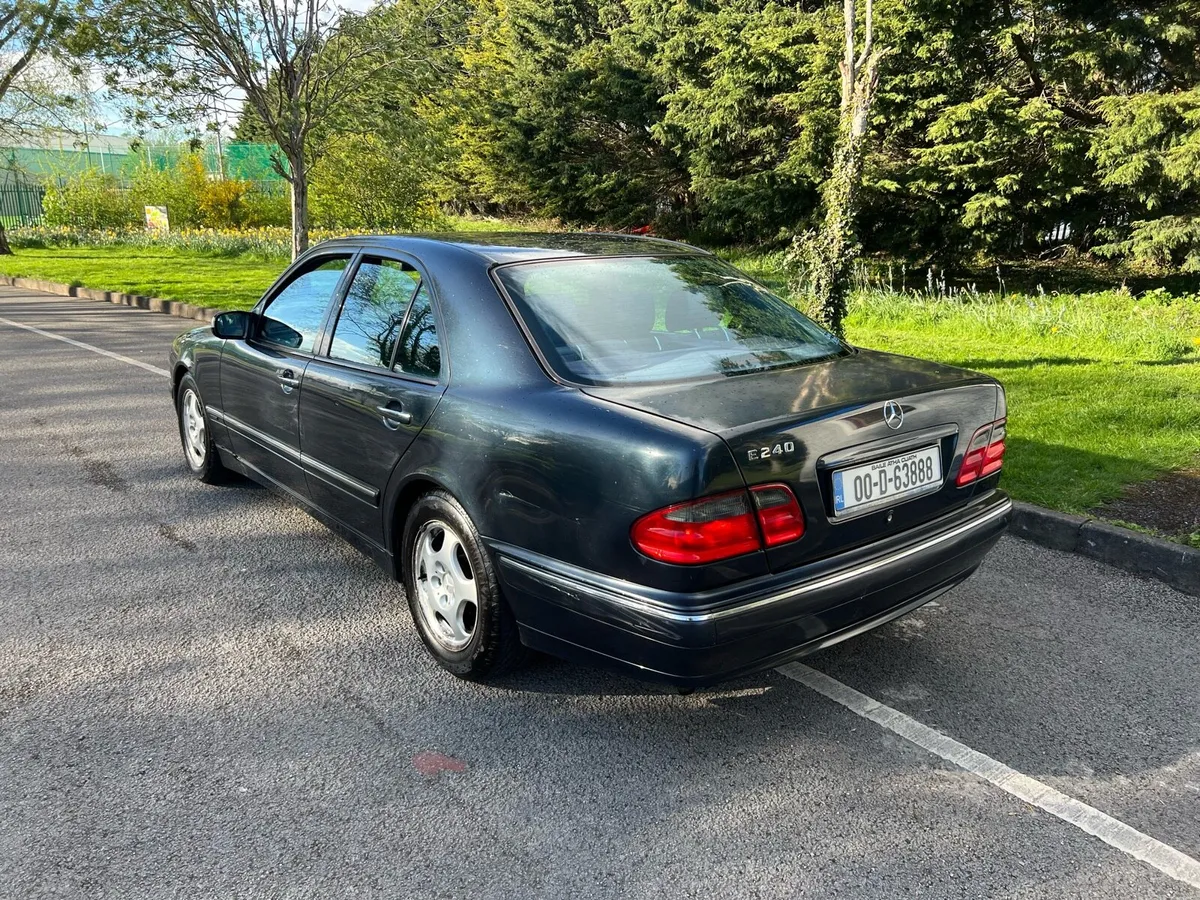 2000 Mercedes E240 petrol - Image 3