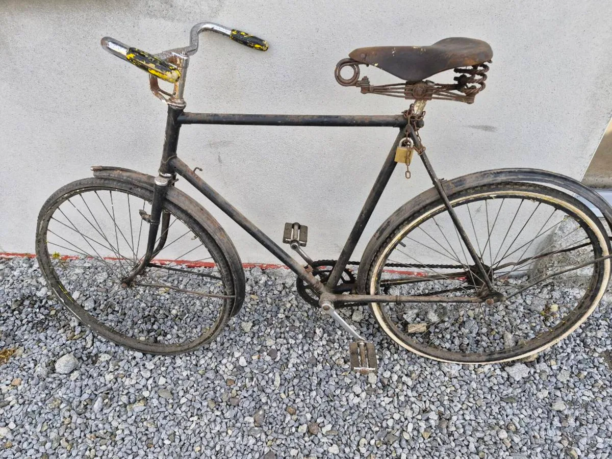 Vintage triumph cycle - Image 2