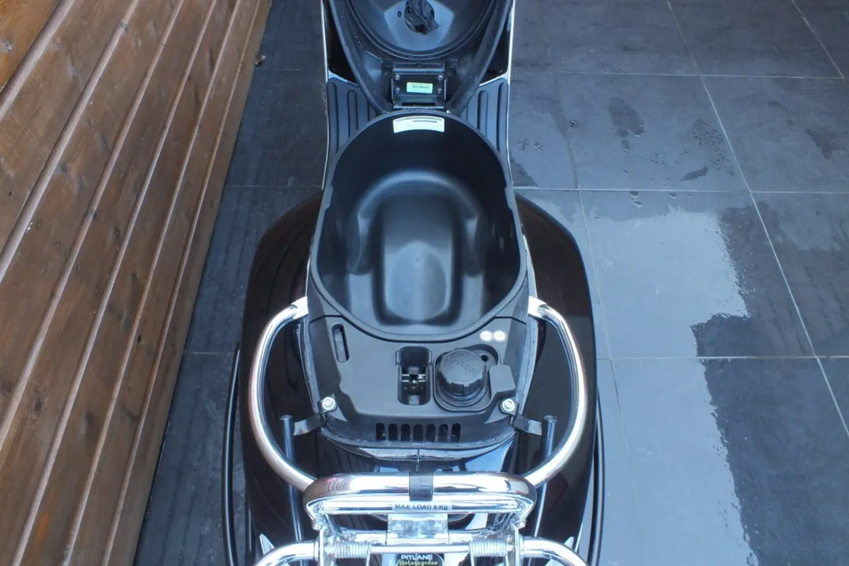 2020 Piaggio Vespa GTS 125 (As New , Low Miles) - Image 3