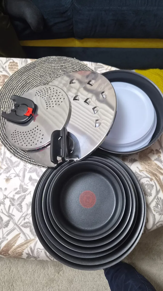 17 piece tefal cookware set - Image 1