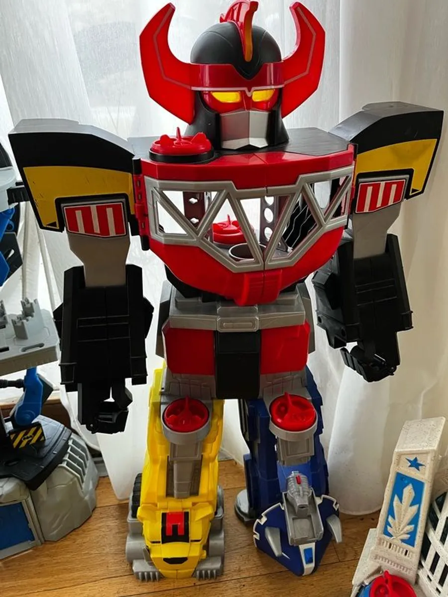 Robot transformer fortress - Image 1