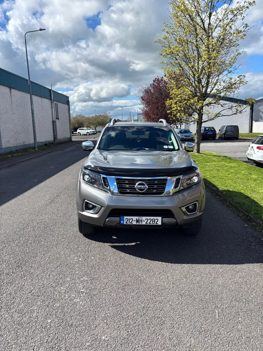 212 Nissan Navara Auto 4x4 *No Vat* - Image 4