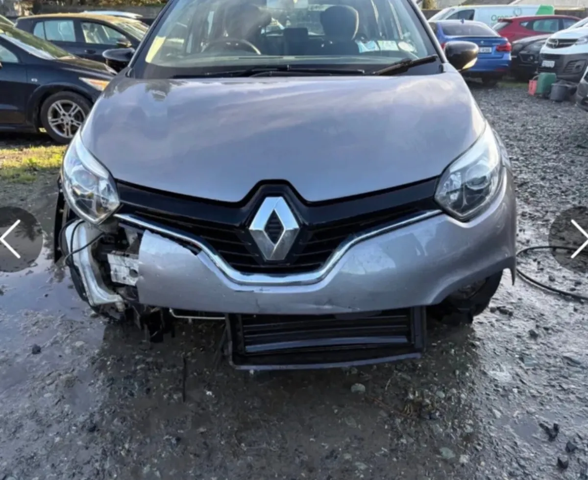 2017 Renault Capture 1.5 diesel very light damage - Image 4