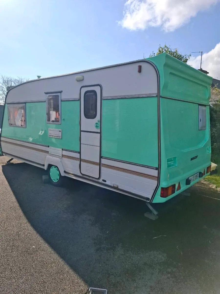 Bailey Pageant caravan - Image 3