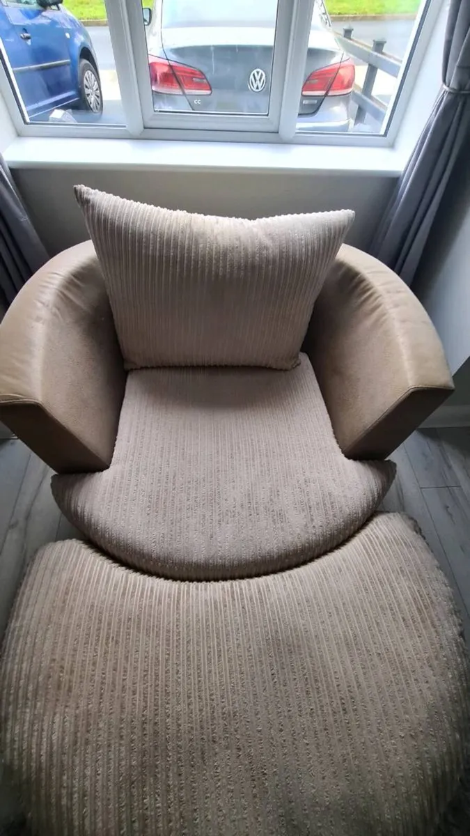 Swivel chair & footstool - Image 4