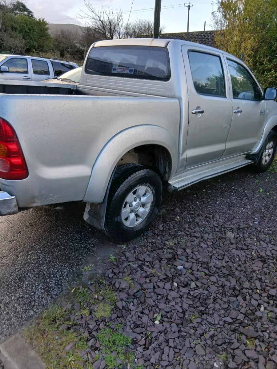 Toyota hilux - Image 3