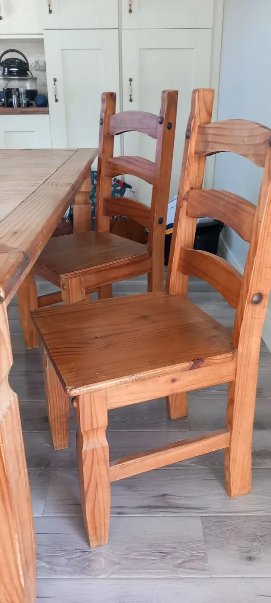 Dining table and 6 chairs - Image 2