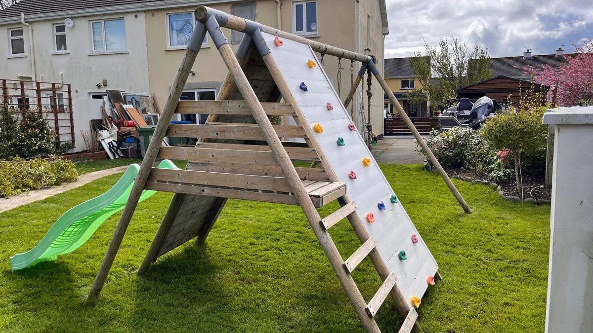 Swing set with slide - Image 4