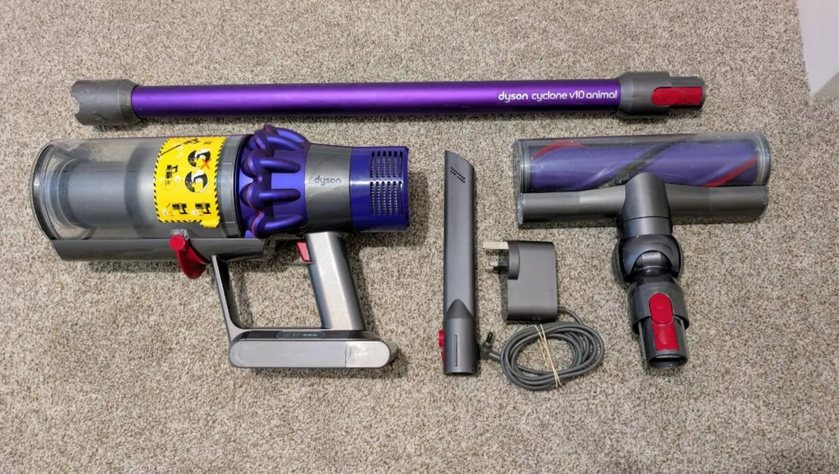 dyson v10 vacuum cleaner - Image 1