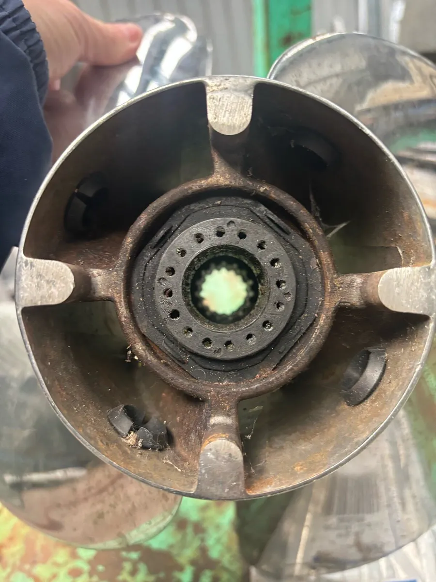 Stainless steel 4 blade propeller. - Image 3