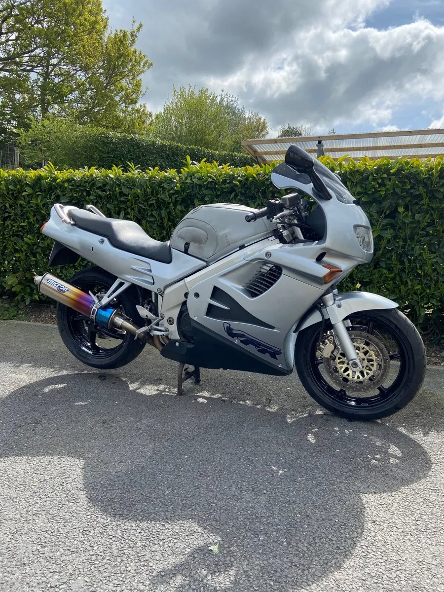 Honda vfr 750 - Image 1