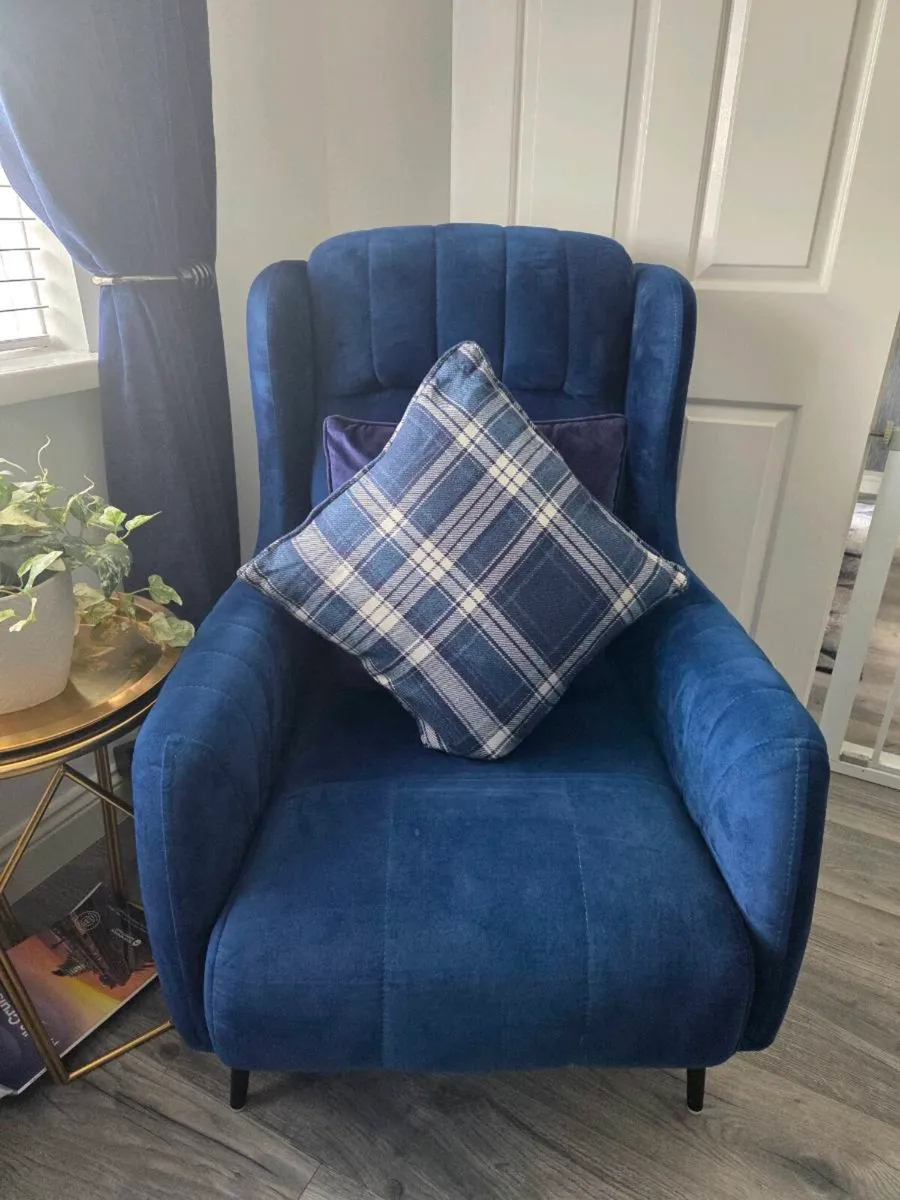 Accent chair - Image 2