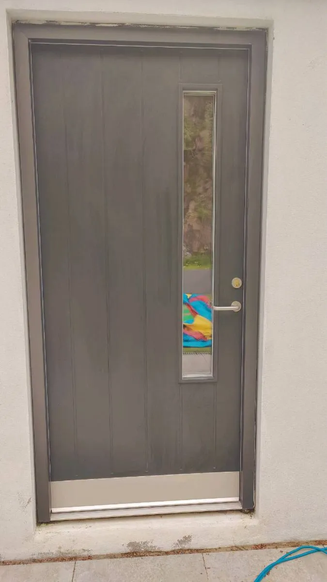 Front door - Image 1