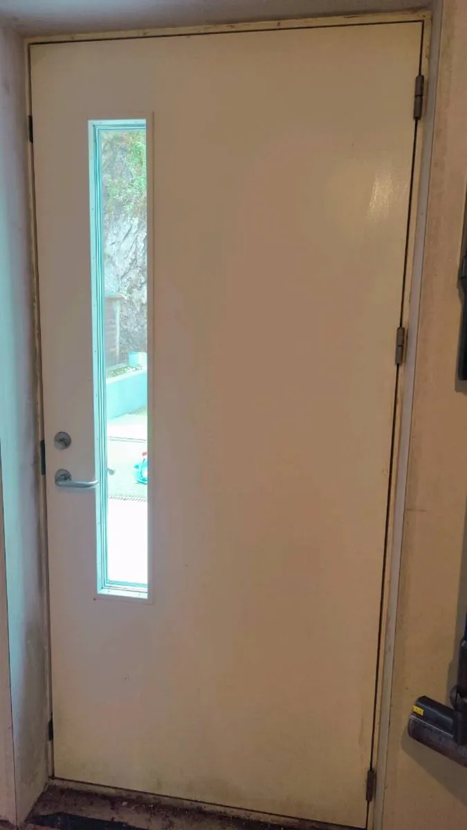 Front door - Image 2