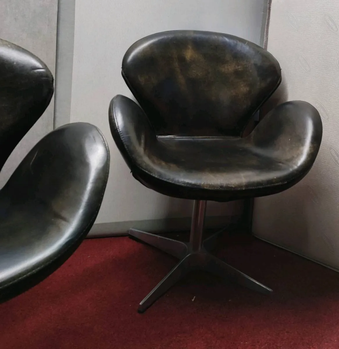 Mid century Arne Jacobsen Swan chairs 🚚 - Image 4