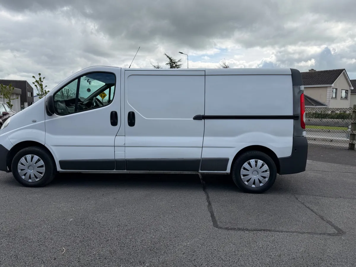 ABSOLUTELY IMMACULATE 2013 LWB RENAULT TRAFIC - Image 4