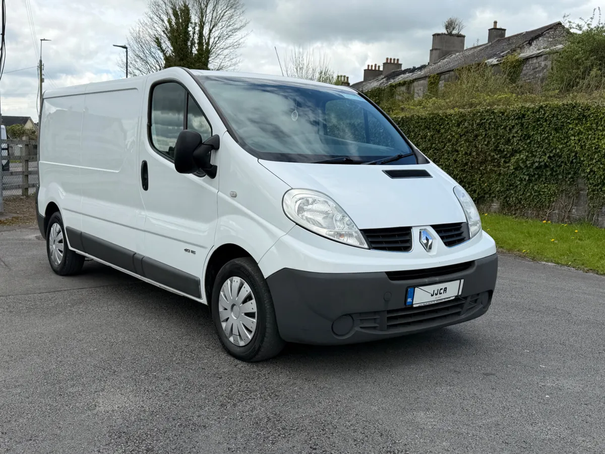 ABSOLUTELY IMMACULATE 2013 LWB RENAULT TRAFIC - Image 1