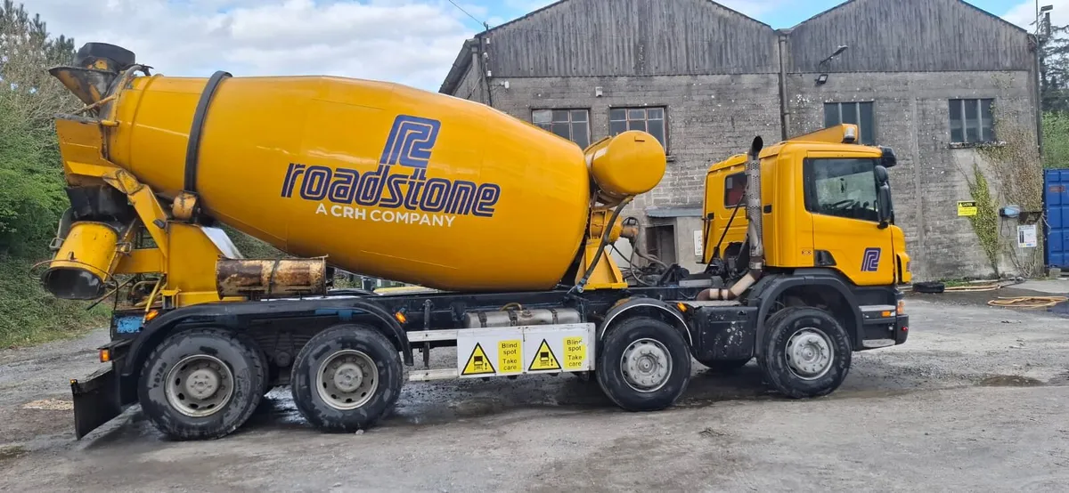 Scania P380 rigid 8x4 concrete mixer - Image 1