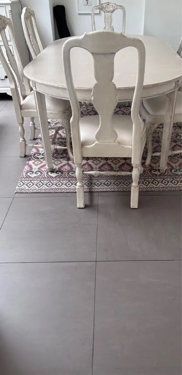 Dining table & chairs - Image 1