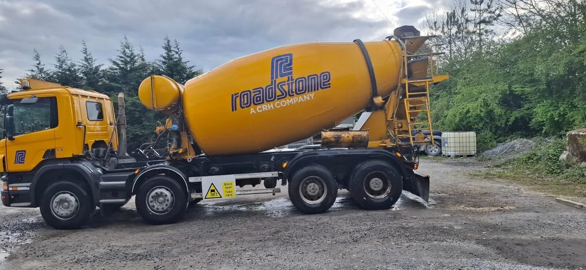 Scania P380 rigid 8x4 concrete mixer - Image 2