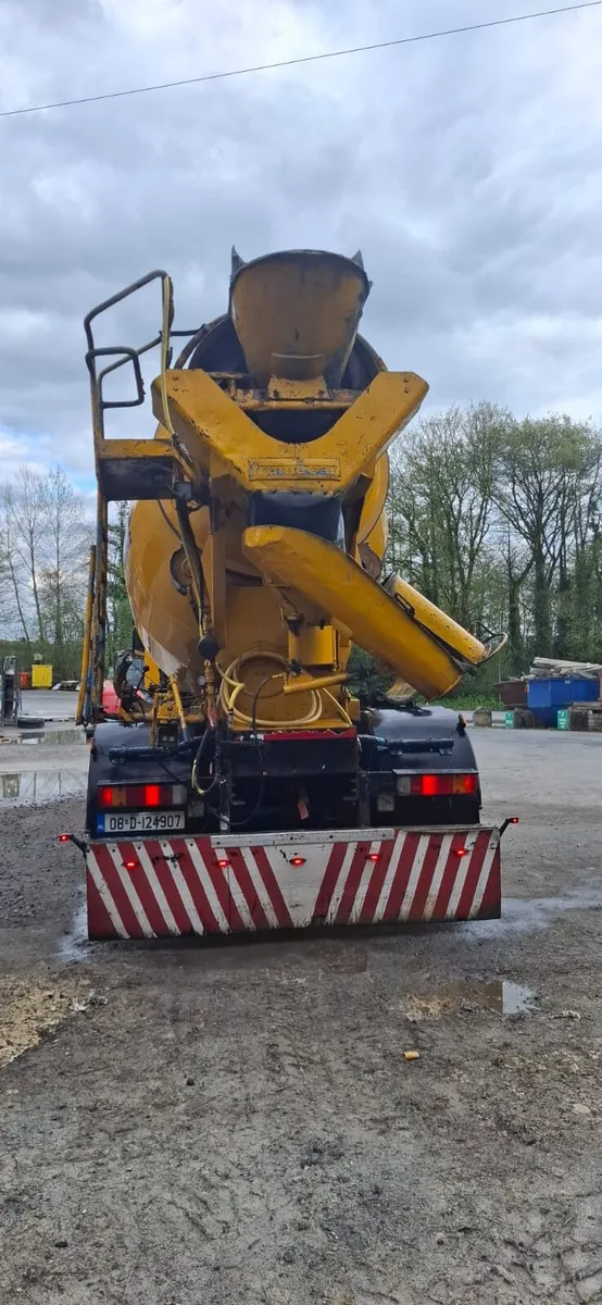 Scania P380 rigid 8x4 concrete mixer - Image 3