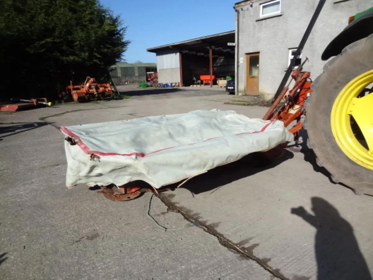 Kuhn GMD600 Side Mounted Disc Mower - Image 4