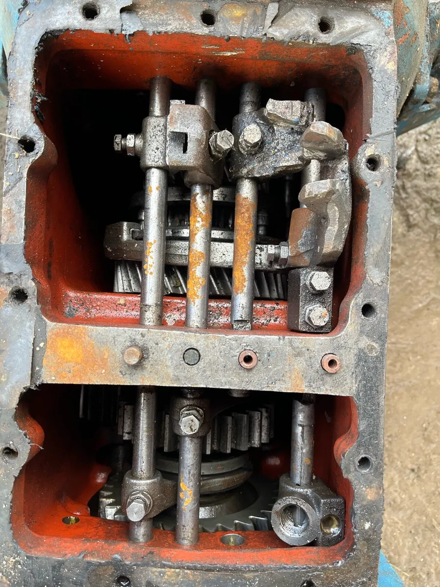 Ford 2610 gearbox - Image 2