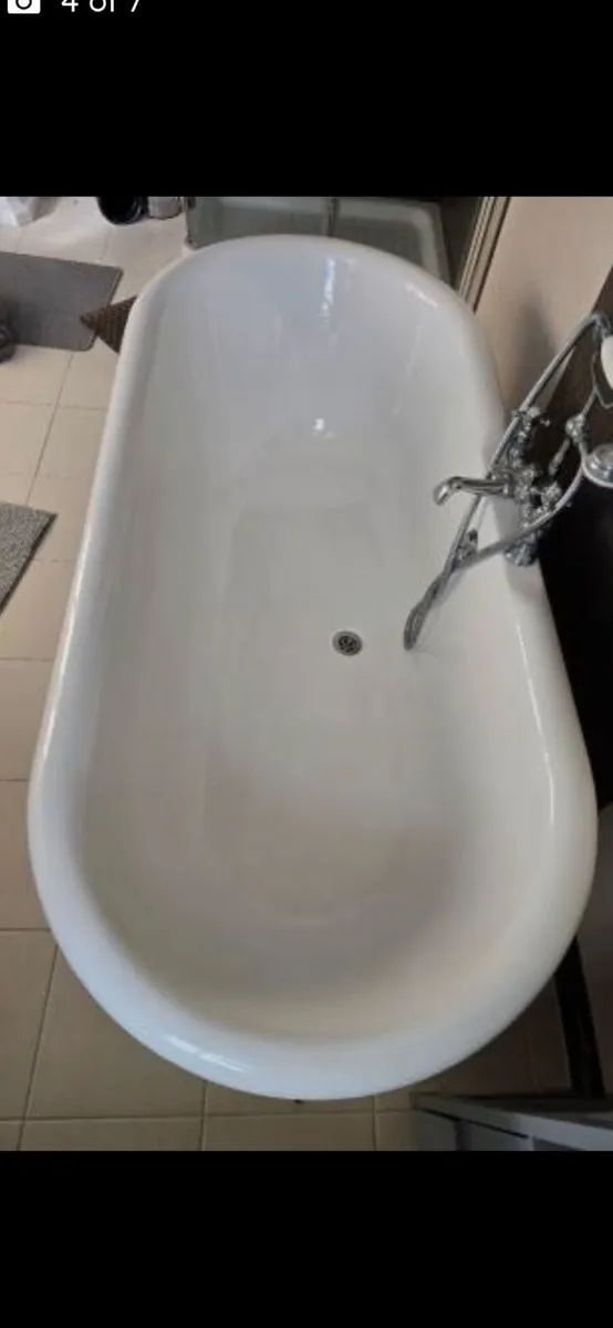 Cast iron bath & taps - Image 4