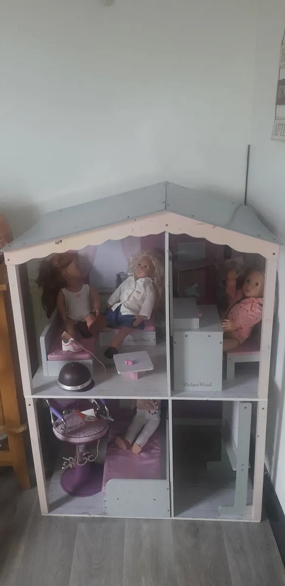 Toys, doll house and two bikes - Image 2