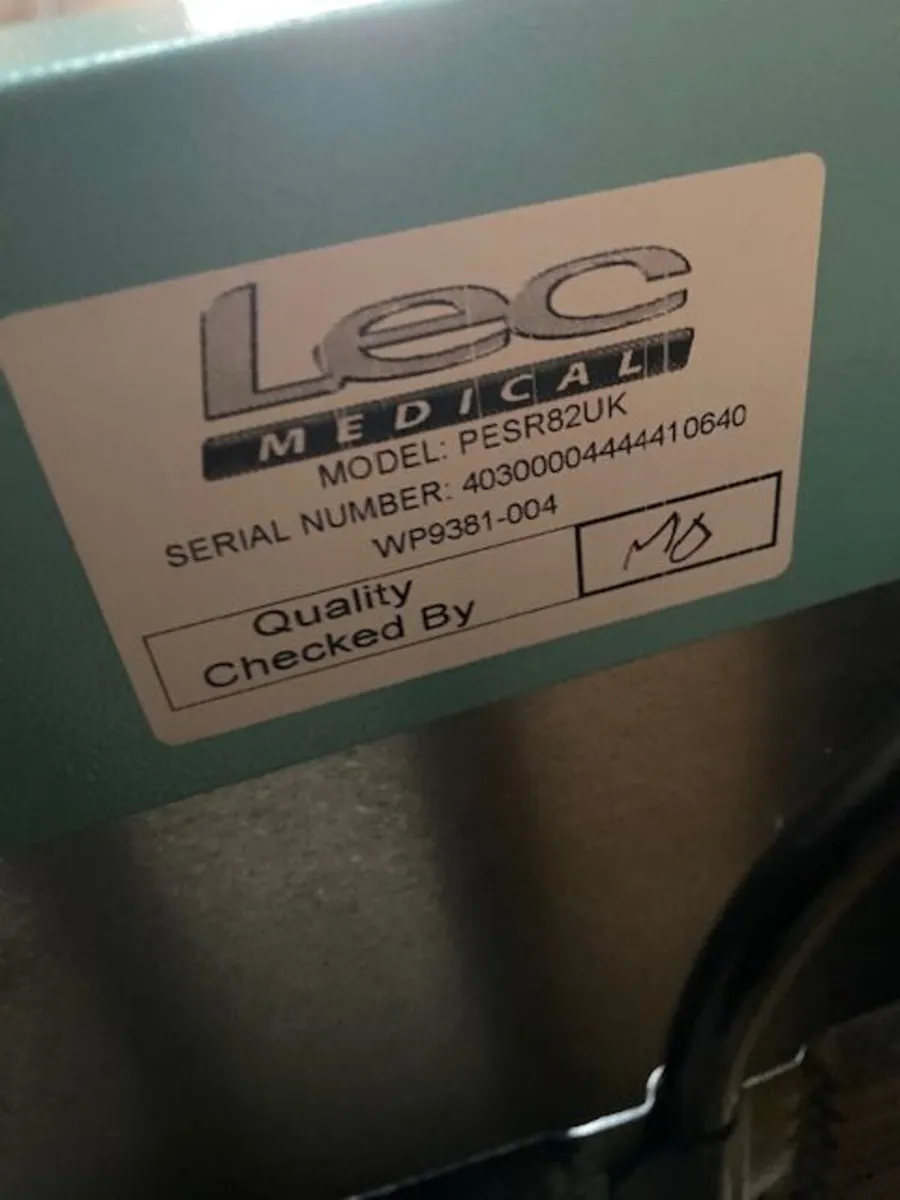 LEC Pharmacy Fridge - Brand New - Dent in Lid - Image 4