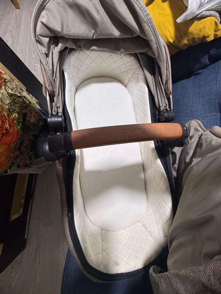 Luxurious Baby travel system- Silver Cross Pacific - Image 3