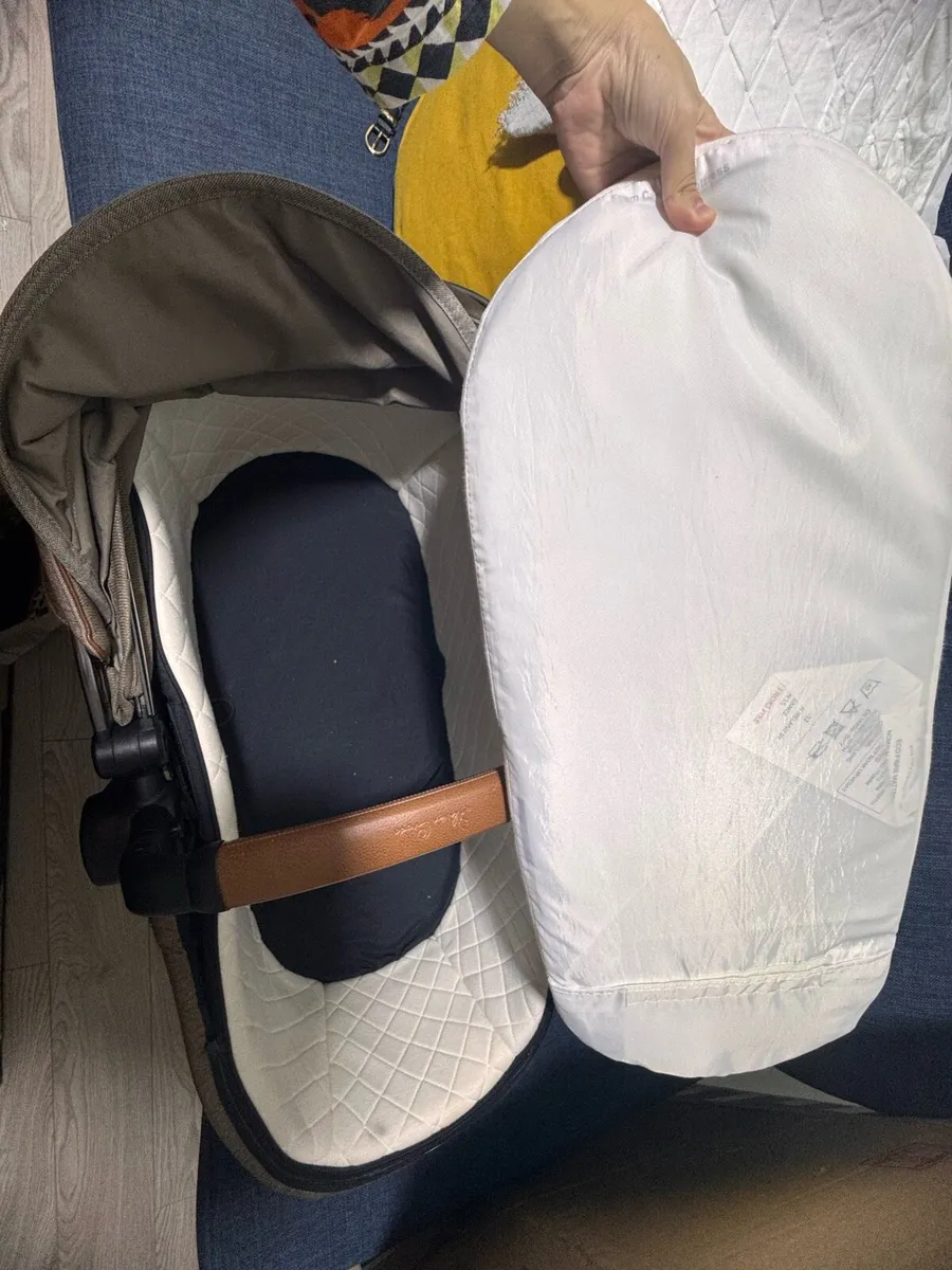 Luxurious Baby travel system- Silver Cross Pacific - Image 4