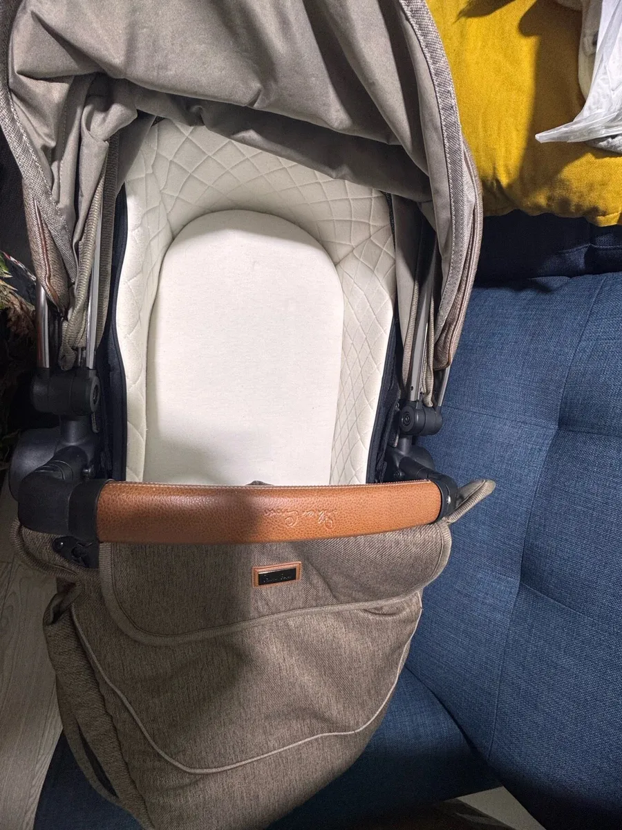 Luxurious Baby travel system- Silver Cross Pacific - Image 2