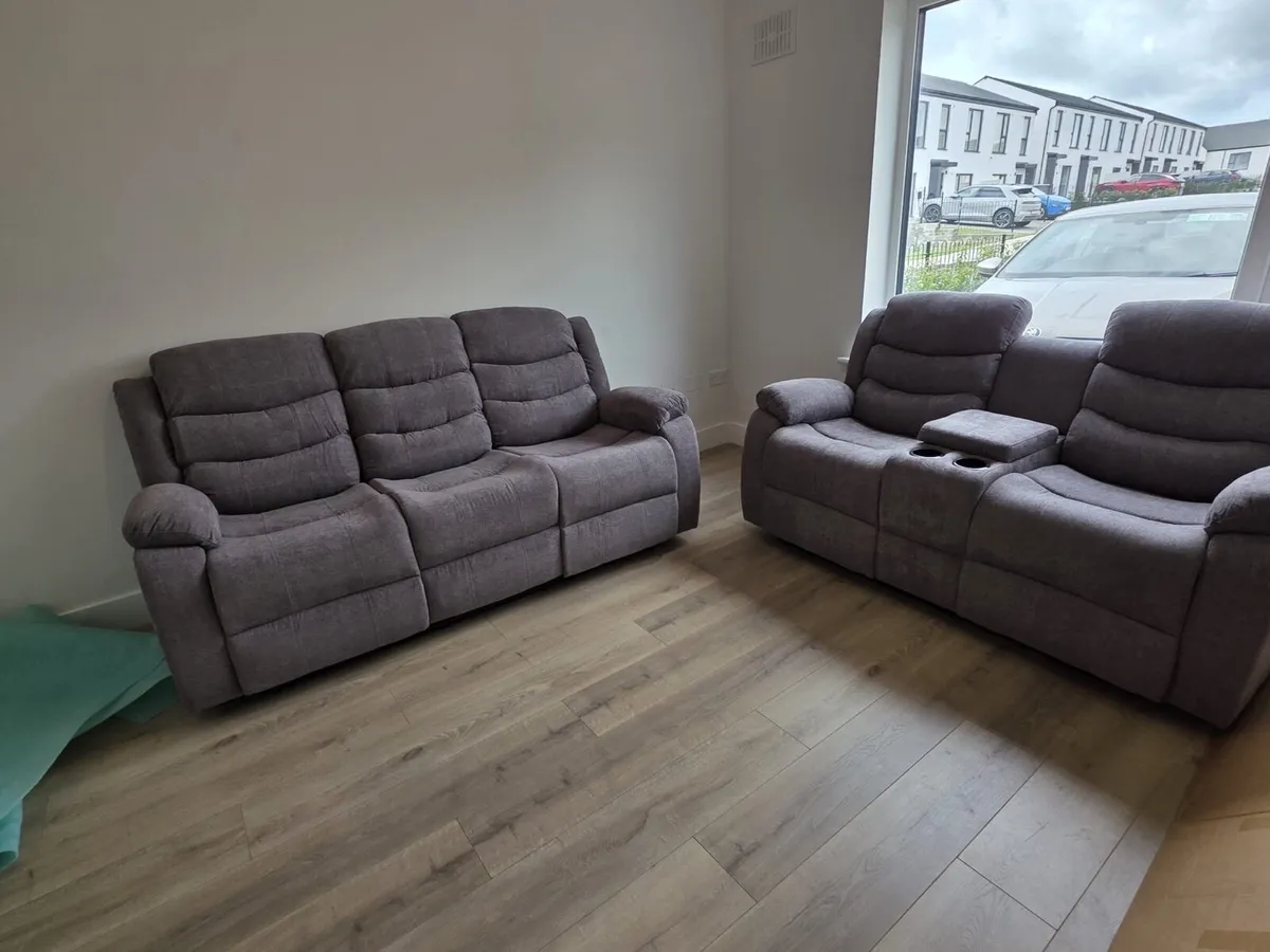 Brand new 3+2 recliner - Image 1