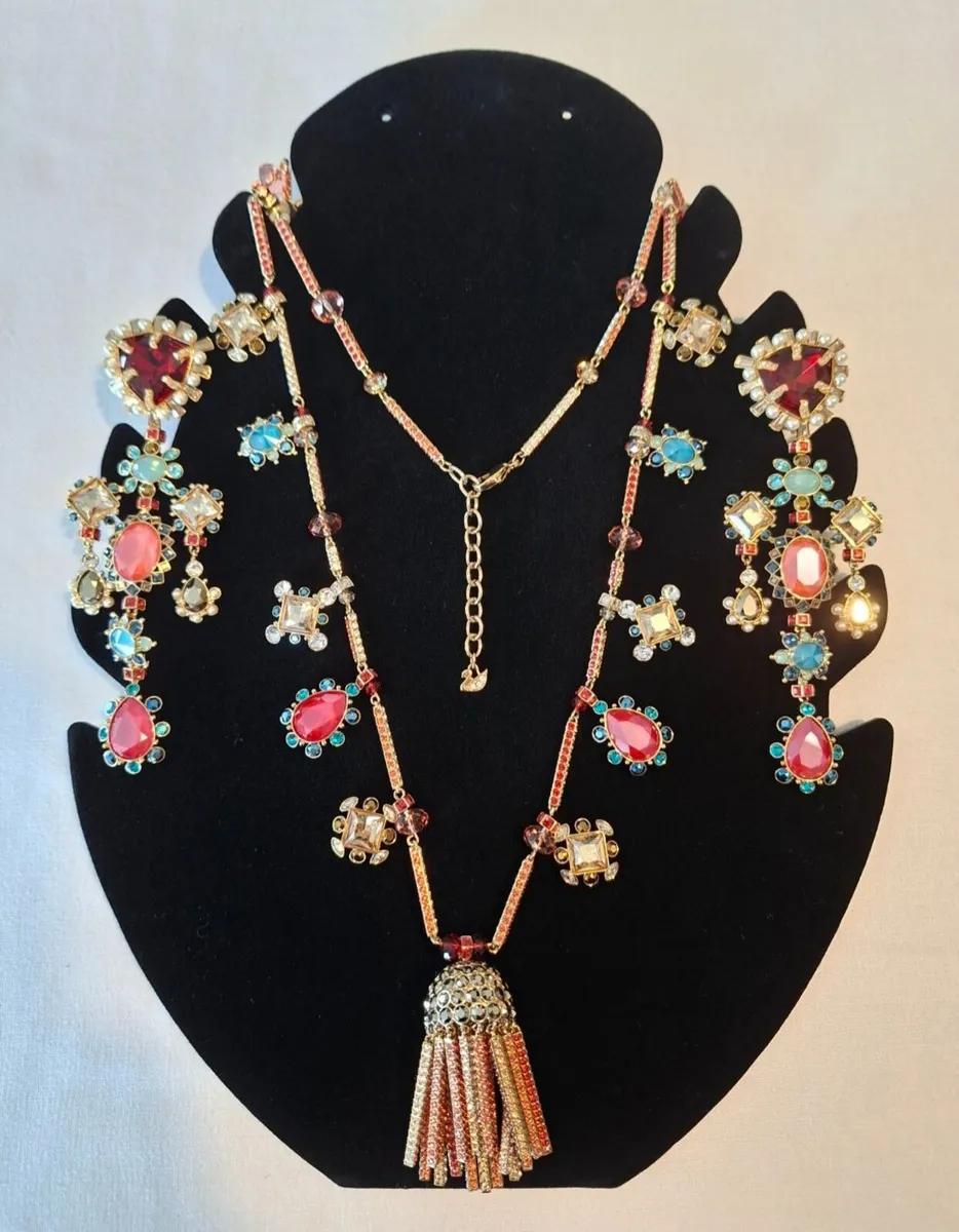 SWAROVSKI Lucky Goddess Set - Image 1