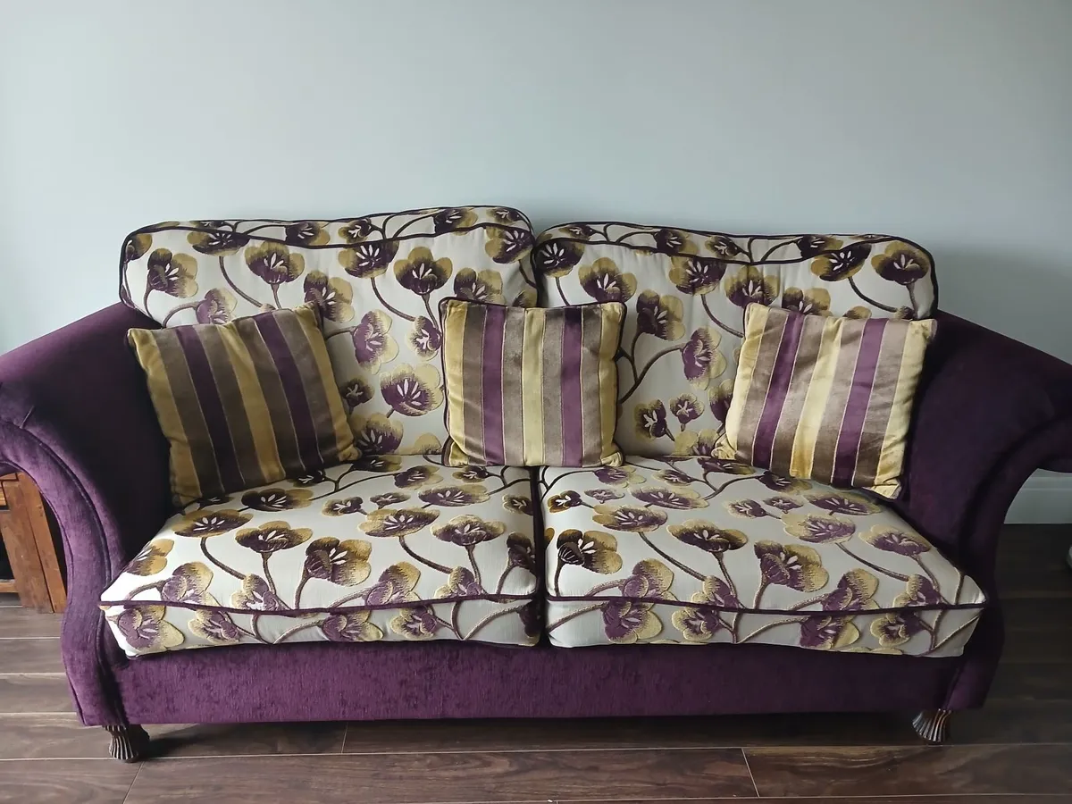 Suite of furniture - Image 1