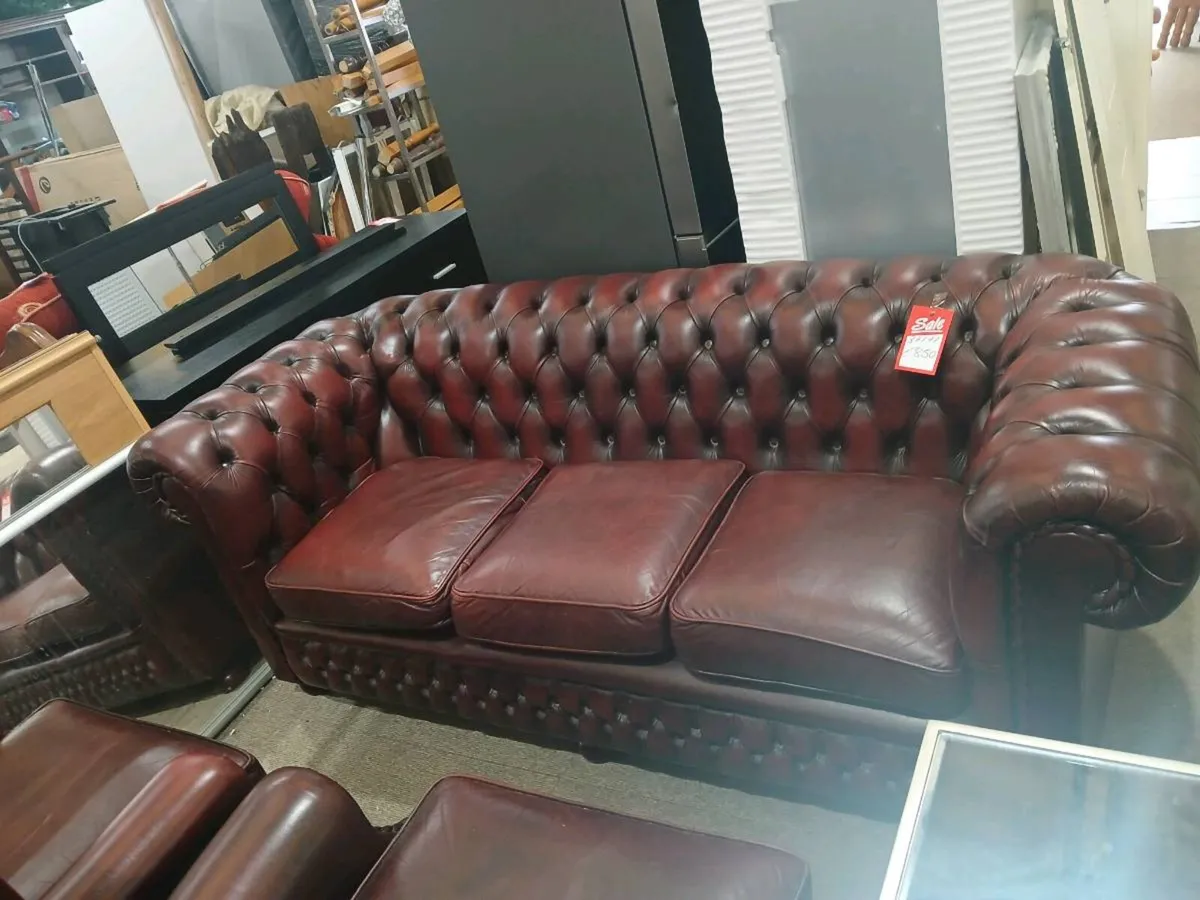 Ox blood chesterfield suite 3 & 1 & 1 - Image 4