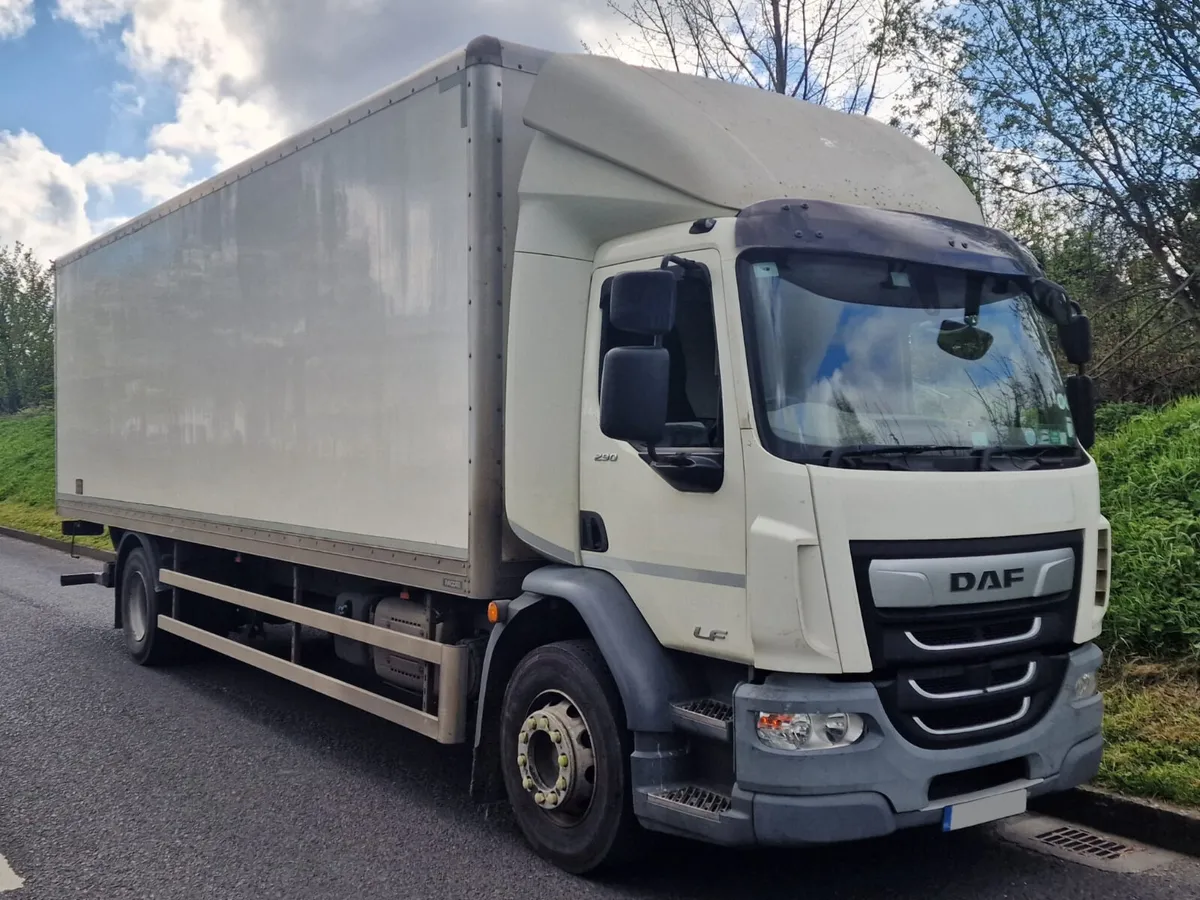 2018 DAF LF290 28ft Box - Image 1