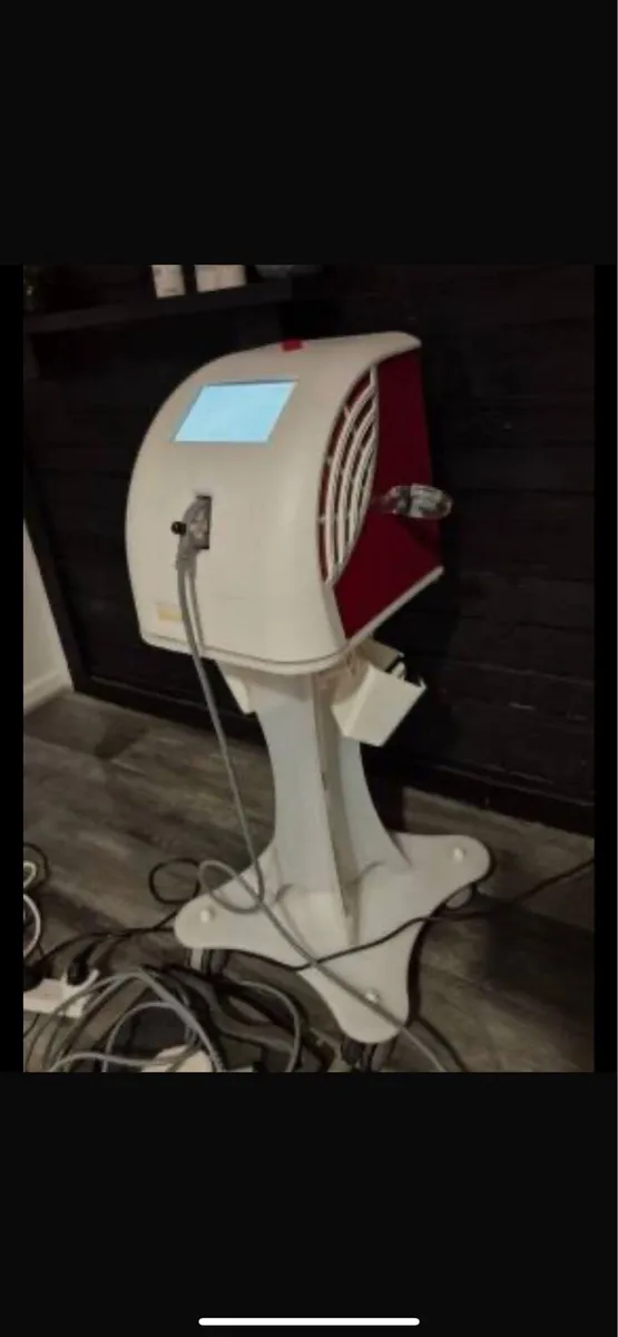Lazer hair removal / tattoo removal machine - Image 4