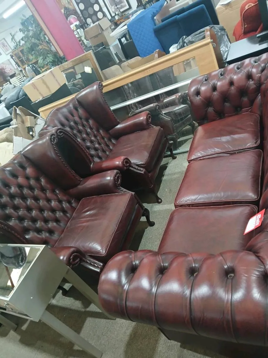 Ox blood chesterfield suite 3 & 1 & 1 - Image 1