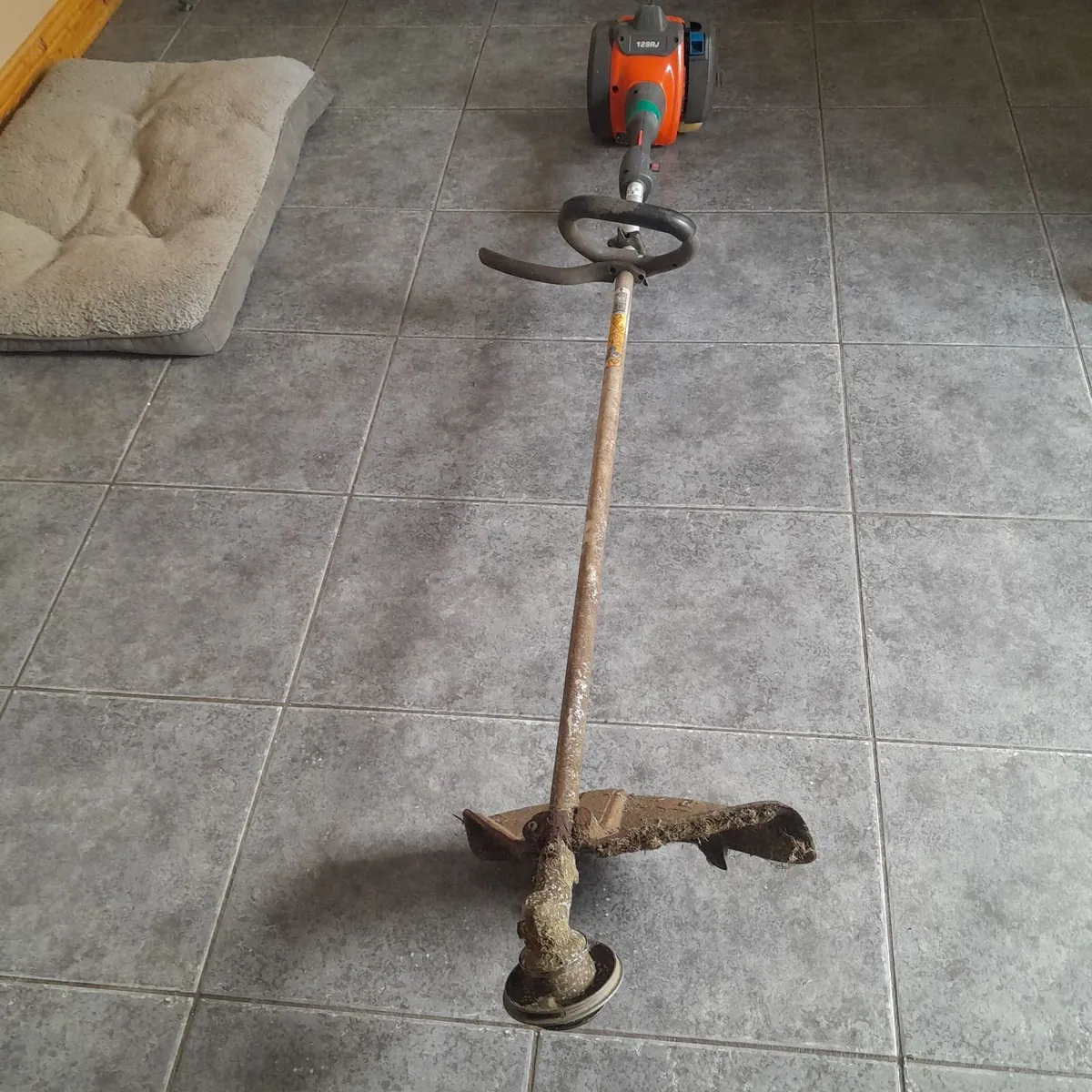 Petrol strimmer - Image 2