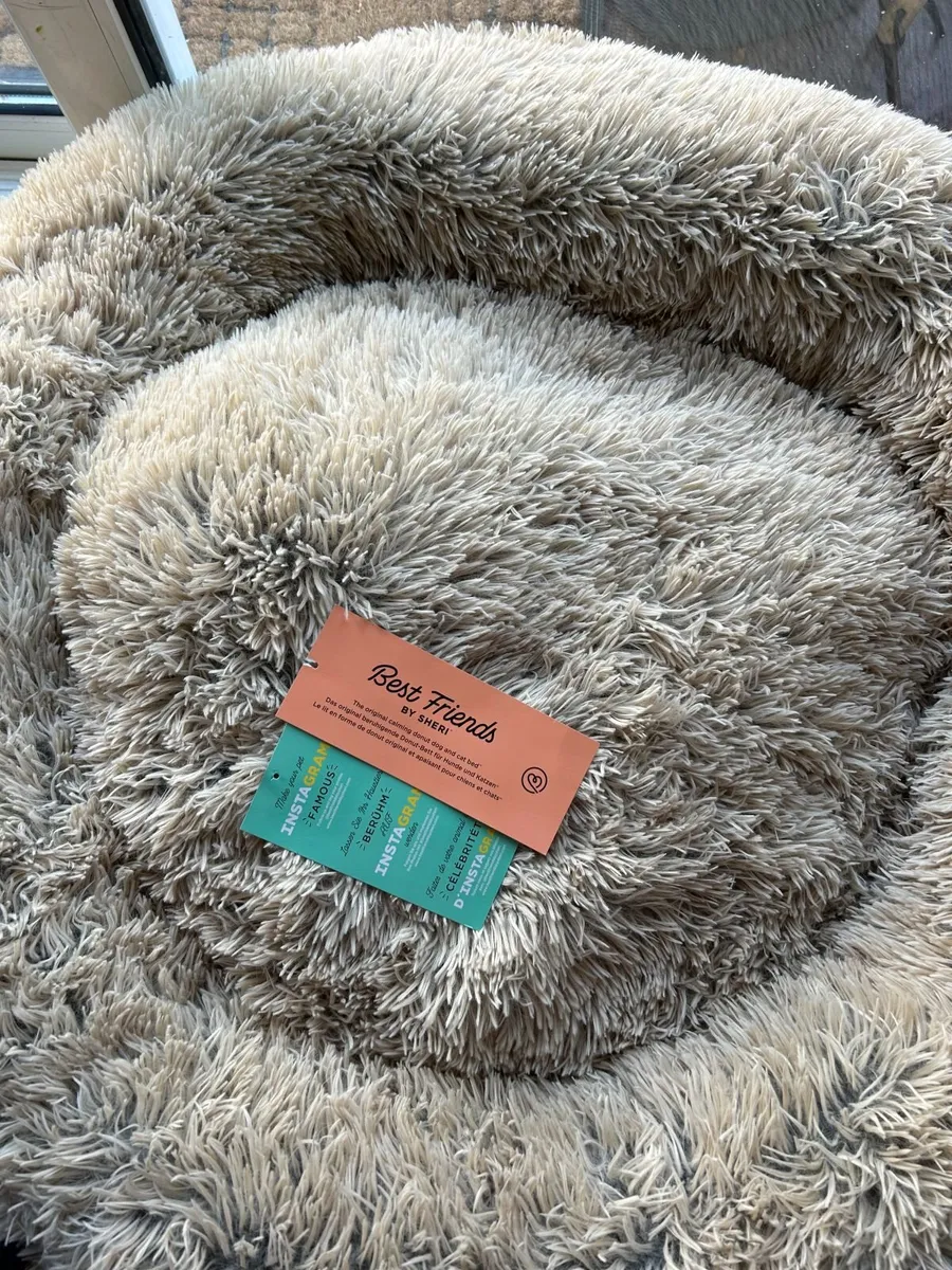 Donut Dog Bed, large, brand new condition - Image 1