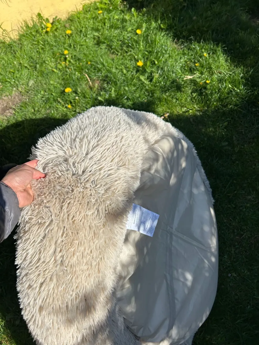 Donut Dog Bed, large, brand new condition - Image 2