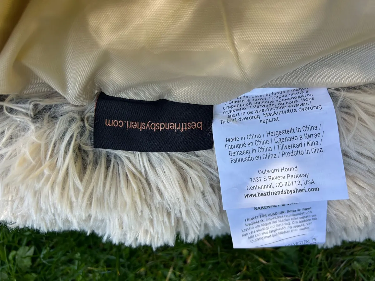 Donut Dog Bed, large, brand new condition - Image 3