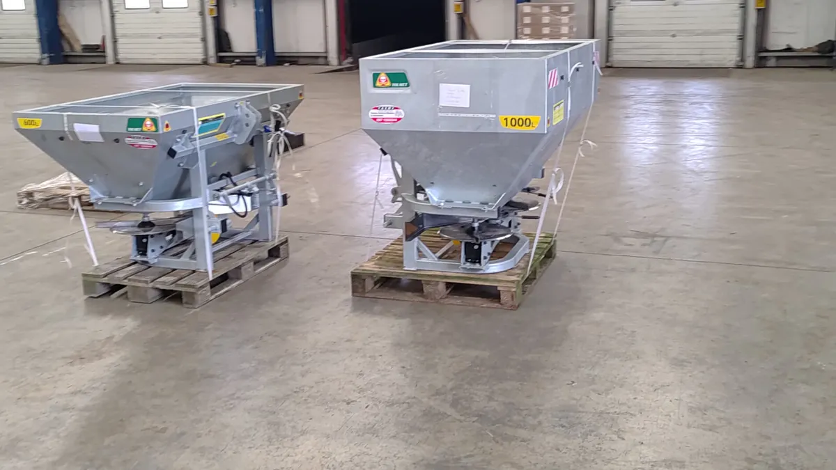 Tolmet fertiliser spreader - Image 4