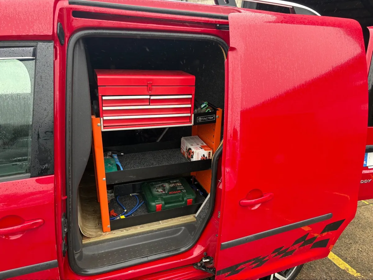 Volkswagen Caddy 2015 - Image 2