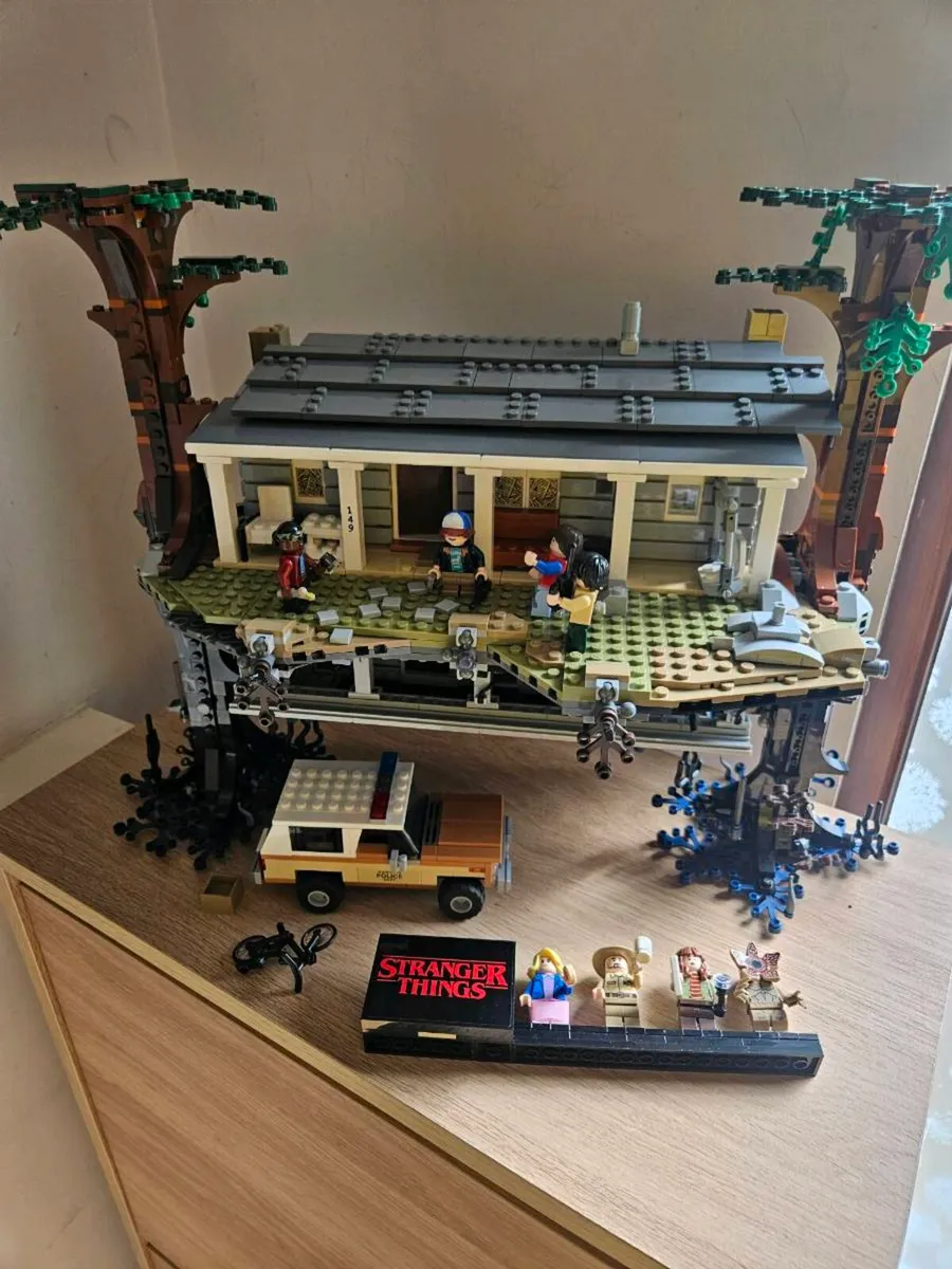 Sell/trade Lego 75810 stranger things upside down - Image 2